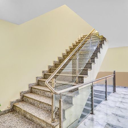 Hotel O Prince Home Stay Near Ambience Mall Nuova Delhi Esterno foto