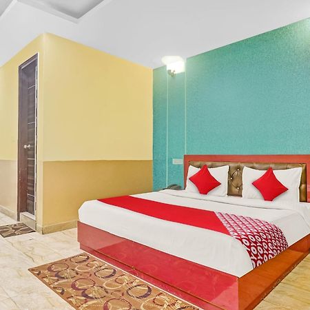 Hotel O Prince Home Stay Near Ambience Mall Nuova Delhi Esterno foto