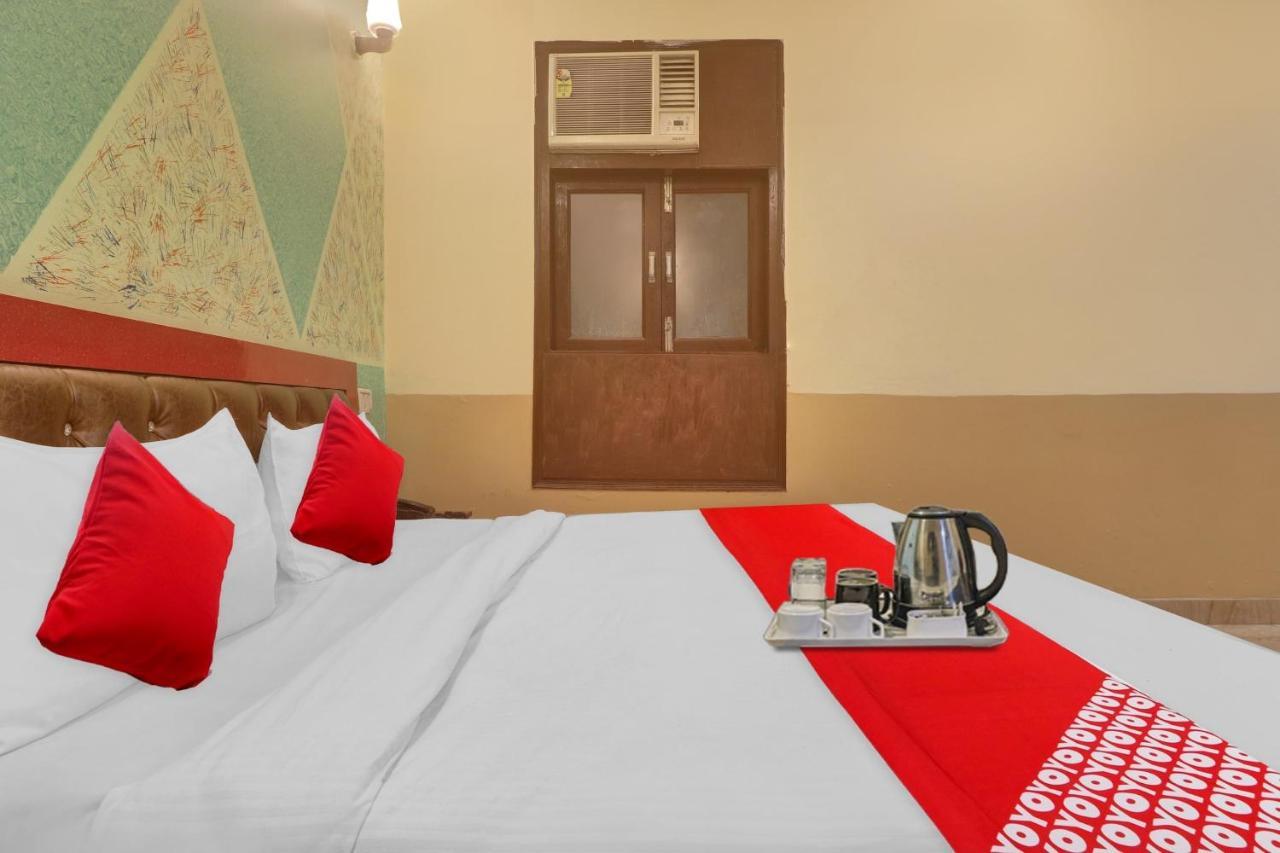 Hotel O Prince Home Stay Near Ambience Mall Nuova Delhi Esterno foto