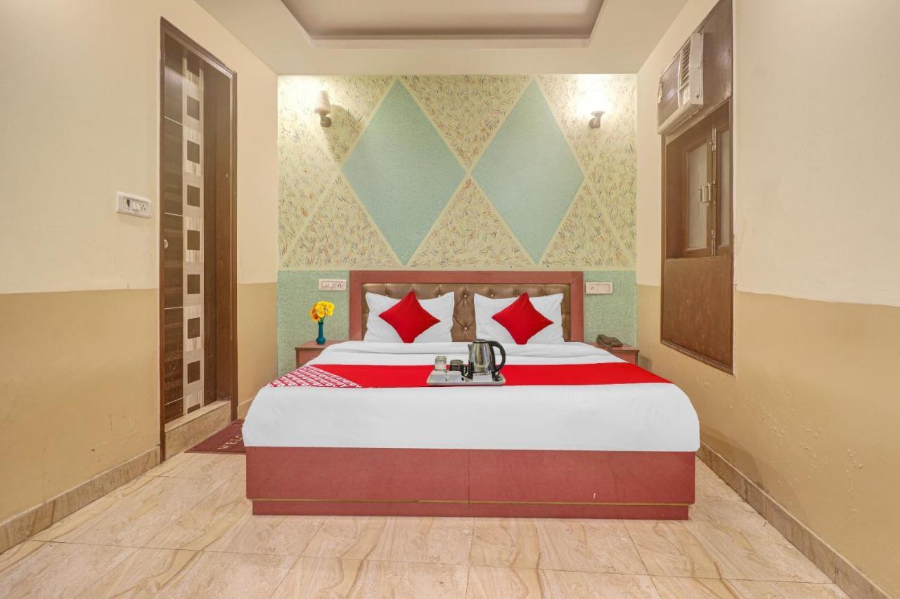 Hotel O Prince Home Stay Near Ambience Mall Nuova Delhi Esterno foto