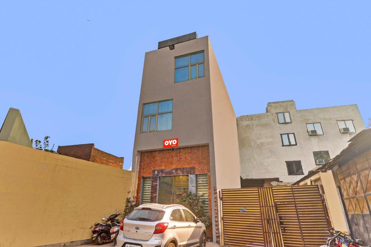 Hotel O Prince Home Stay Near Ambience Mall Nuova Delhi Esterno foto
