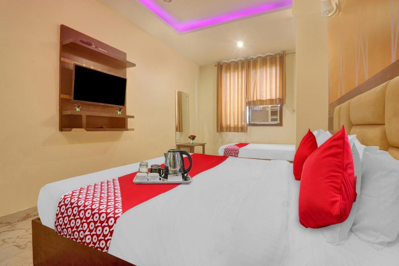 Hotel O Prince Home Stay Near Ambience Mall Nuova Delhi Esterno foto