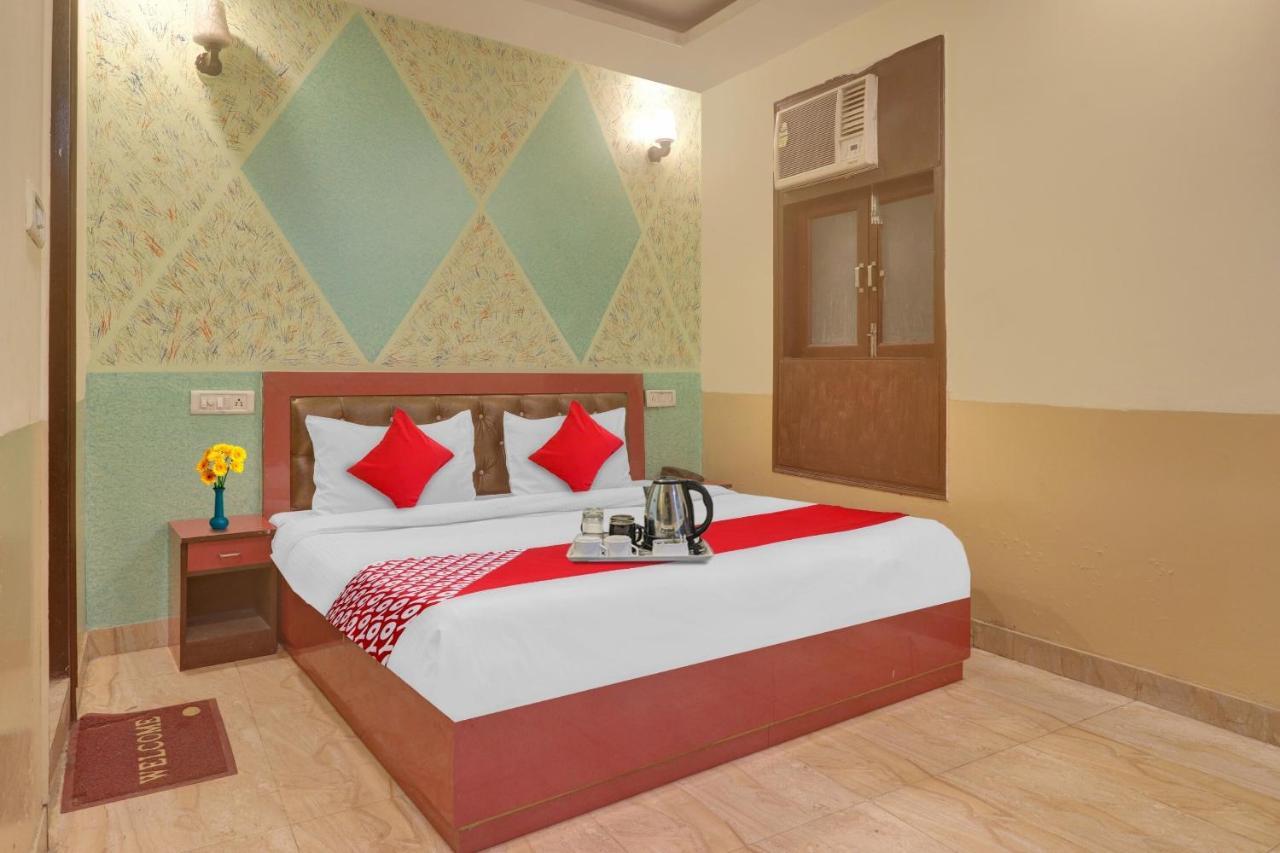 Hotel O Prince Home Stay Near Ambience Mall Nuova Delhi Esterno foto