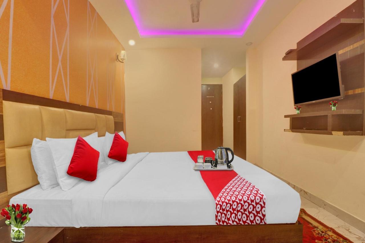 Hotel O Prince Home Stay Near Ambience Mall Nuova Delhi Esterno foto