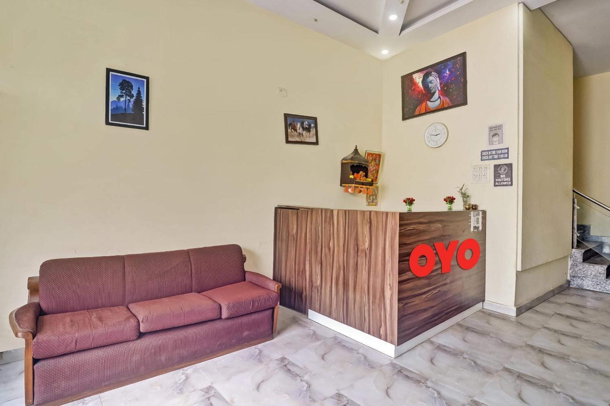 Hotel O Prince Home Stay Near Ambience Mall Nuova Delhi Esterno foto