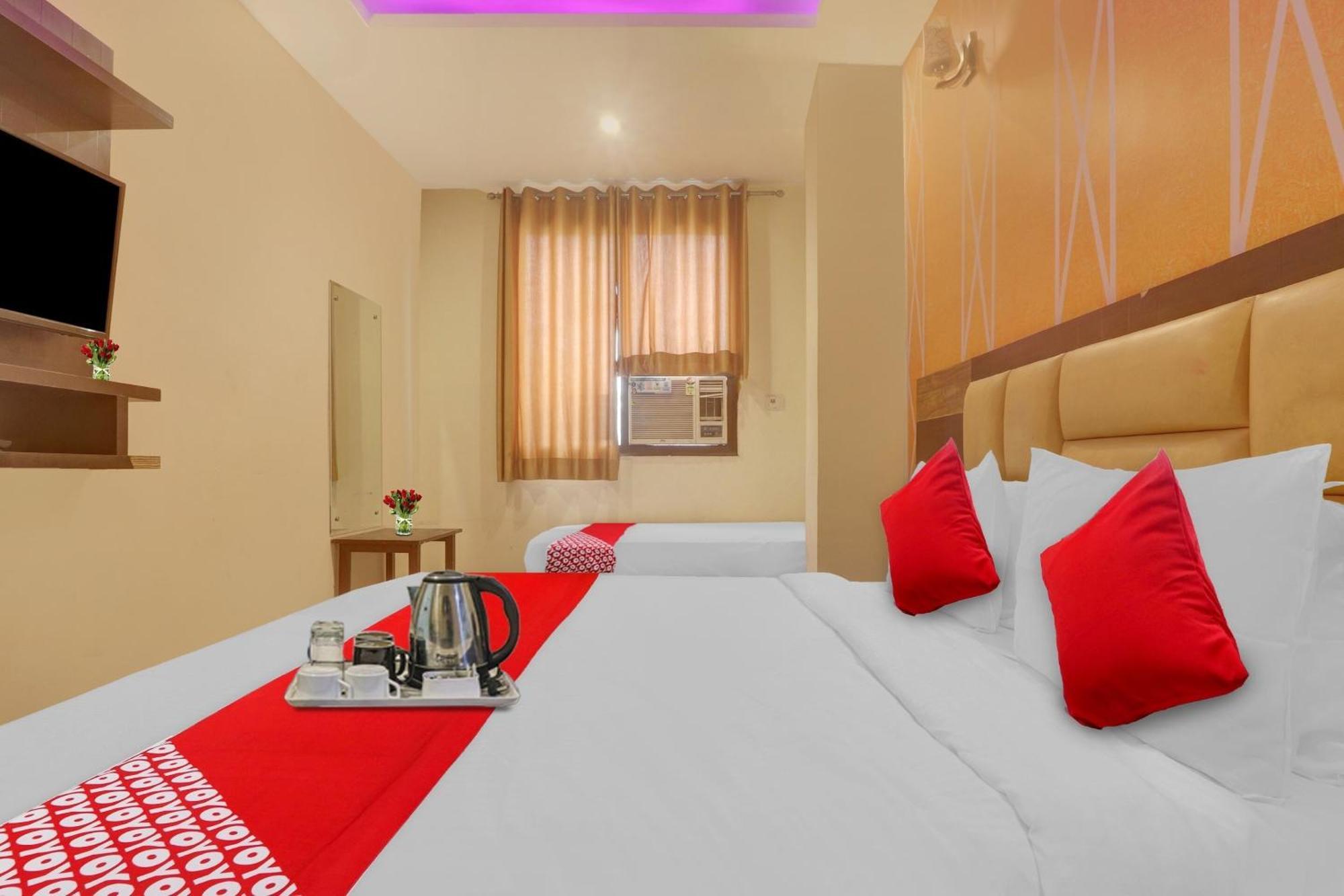 Hotel O Prince Home Stay Near Ambience Mall Nuova Delhi Esterno foto