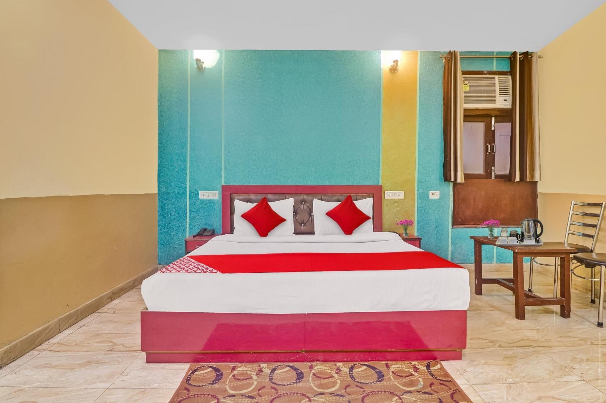 Hotel O Prince Home Stay Near Ambience Mall Nuova Delhi Esterno foto